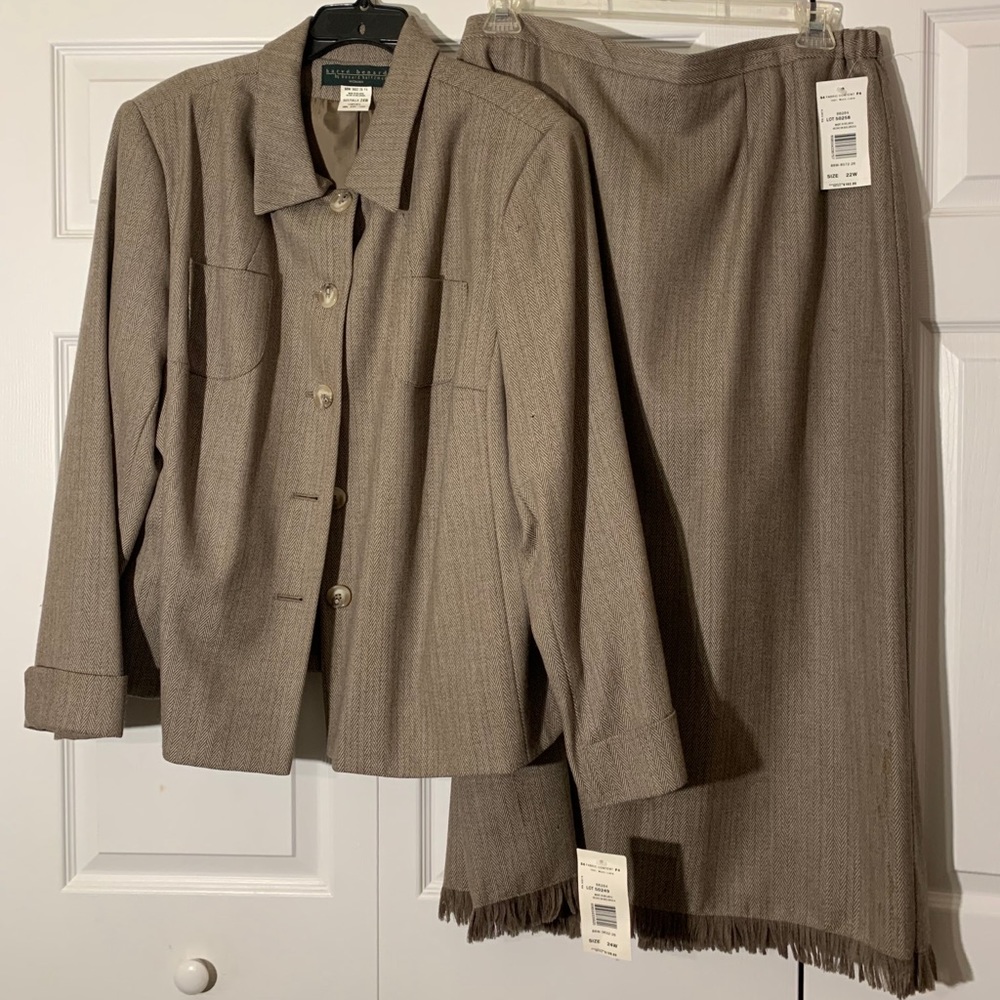 Harvé Benard Brown wool suit